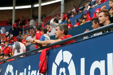 Fotos del búscate en la grada del Osasuna 1 - 0 Oviedo