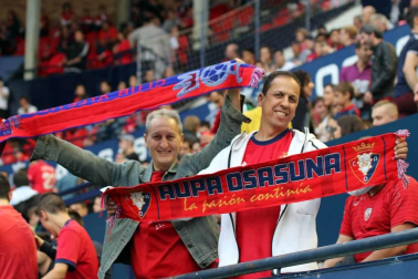 Fotos del búscate en la grada del Osasuna 1 - 0 Oviedo