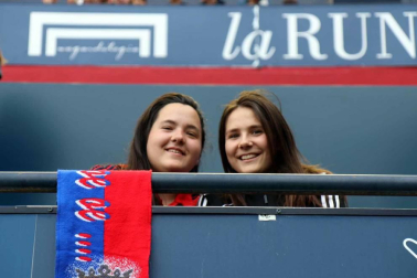 Fotos del búscate en la grada del Osasuna 1 - 0 Oviedo