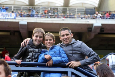 Fotos del búscate en la grada del Osasuna 1 - 0 Oviedo