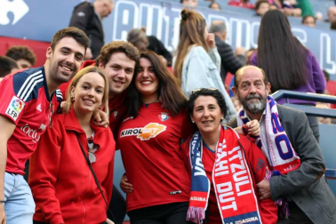 Fotos del búscate en la grada del Osasuna 1 - 0 Oviedo