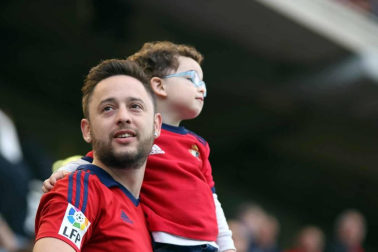 Fotos del búscate en la grada del Osasuna 1 - 0 Oviedo