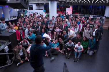 El personal que colaboró en la carrera disputada en Pamplona el sábado 8 de junio celebró una fiesta en una discoteca de Pamplona.