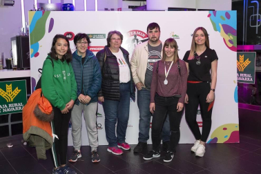 El personal que colaboró en la carrera disputada en Pamplona el sábado 8 de junio celebró una fiesta en una discoteca de Pamplona.
