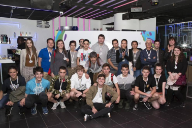 El personal que colaboró en la carrera disputada en Pamplona el sábado 8 de junio celebró una fiesta en una discoteca de Pamplona.