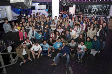 El personal que colaboró en la carrera disputada en Pamplona el sábado 8 de junio celebró una fiesta en una discoteca de Pamplona.