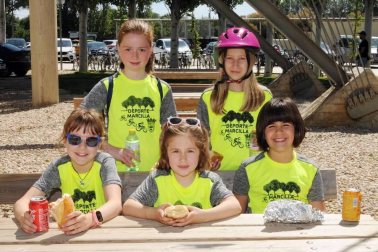 El 8 de junio los vecinos de Marcilla vivieron una jornada dedicada al deporte. Una marcha ciclista abrió el programa y, tras ella, la fiesta se trasladó al polideportivo municipal donde, además de proceder a la entrega de los premios de la liga de fútbol sala, se pudieron ver exhibiciones de patinaje, gimnasia rítmica y judo.