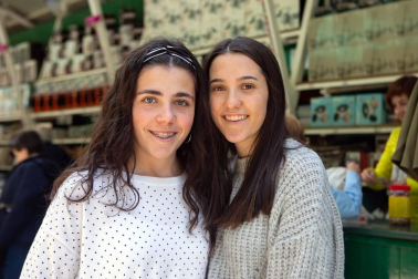Desde finales de mayo abrió sus puertas en el Paseo de Sarasate la Tómbola de Cáritas, que cumple este año su 74ª edición. Una cita ineludible para pamploneses y visitantes que intentarán hacerse con alguno de los 390.000 premios directos que se entregarán hasta su cierre, el próximo 15 de julio.