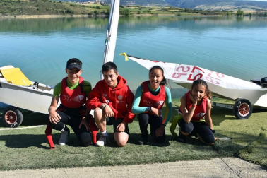 El fin de semana del 8 y 9 de junio el Pantano de Alloz fue el escenario donde se desarrolló el Campeonato Navarro de Vela en sus categorías Optimist, Láser Radial y Láser 4.7; en el que tomaron parte un total de 73 regatistas