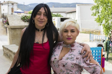Los vecinos del valle de Yerri, en Tierra Estella, celebraron un día de hermandad y se reunieron en Villanueva de Yerri para compartir una jornada festiva el sábado 8 de junio. El día comenzó con bandeo de campanas, tras el que se celebraron multitud de eventos: talleres infantiles, visitas guiadas, comidas populares, conciertos, batukada, teatro, hinchables, chocolatada, etc.