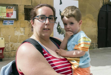 Los vecinos del valle de Yerri, en Tierra Estella, celebraron un día de hermandad y se reunieron en Villanueva de Yerri para compartir una jornada festiva el sábado 8 de junio. El día comenzó con bandeo de campanas, tras el que se celebraron multitud de eventos: talleres infantiles, visitas guiadas, comidas populares, conciertos, batukada, teatro, hinchables, chocolatada, etc.