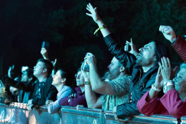 El festival Ribera Sound, que desde el viernes ha celebrado en Tudela su primera edición, ha finalizado con "éxito" tras sumar una asistencia de más de 9.000 personas.