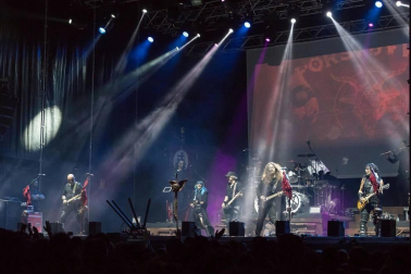 El festival Ribera Sound, que desde el viernes ha celebrado en Tudela su primera edición, ha finalizado con "éxito" tras sumar una asistencia de más de 9.000 personas.