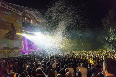 El festival Ribera Sound, que desde el viernes ha celebrado en Tudela su primera edición, ha finalizado con "éxito" tras sumar una asistencia de más de 9.000 personas.