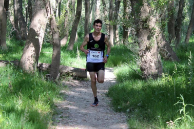 Más de 300 corredores despidieron a la carrera a temporada en la tradicional cita que rindió homenaje a Pablo Ariza.