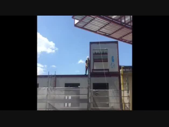 Montaje de tres pisos extra de un edificio de Carlos III en Pamplona