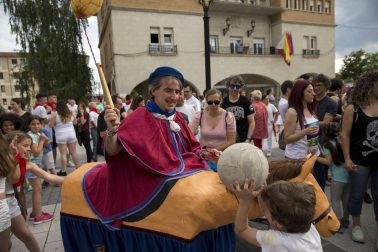 Decenas de niños y familias se dieron cita este miércoles, 19 de junio, para inaugurar las fiestas