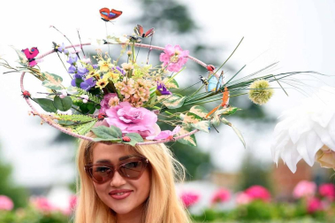 Fotos de los tocados y chisteras en las carreras de Ascot