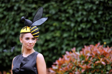 Fotos de los tocados y chisteras en las carreras de Ascot