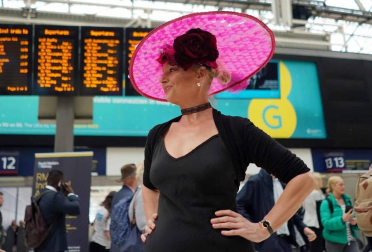 Fotos de los tocados y chisteras en las carreras de Ascot