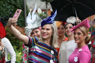 Fotos de los tocados y chisteras en las carreras de Ascot