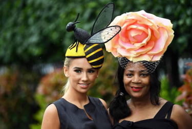 Fotos de los tocados y chisteras en las carreras de Ascot