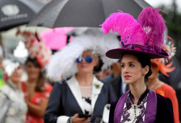 Fotos de los tocados y chisteras en las carreras de Ascot