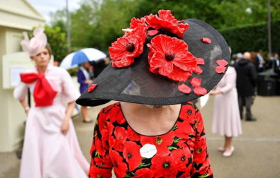 Fotos de los tocados y chisteras en las carreras de Ascot