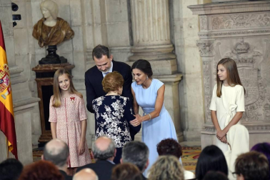 El Rey Felipe VI ha querido celebrar el quinto aniversario de su coronación condecorando con la Orden del Mérito Civil a 41 ciudadanos "ejemplares", procedentes de toda España