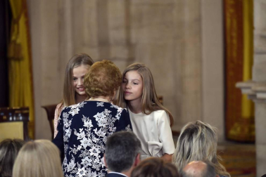 El Rey Felipe VI ha querido celebrar el quinto aniversario de su coronación condecorando con la Orden del Mérito Civil a 41 ciudadanos "ejemplares", procedentes de toda España