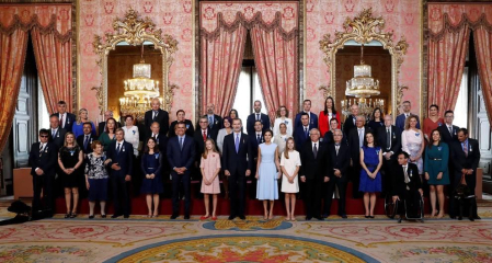 El Rey Felipe VI ha querido celebrar el quinto aniversario de su coronación condecorando con la Orden del Mérito Civil a 41 ciudadanos "ejemplares", procedentes de toda España