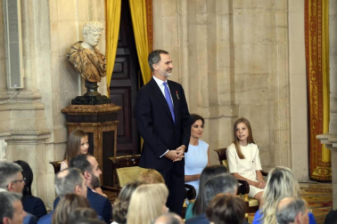 El Rey Felipe VI ha querido celebrar el quinto aniversario de su coronación condecorando con la Orden del Mérito Civil a 41 ciudadanos "ejemplares", procedentes de toda España