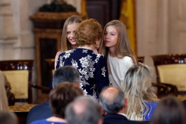 El Rey Felipe VI ha querido celebrar el quinto aniversario de su coronación condecorando con la Orden del Mérito Civil a 41 ciudadanos "ejemplares", procedentes de toda España