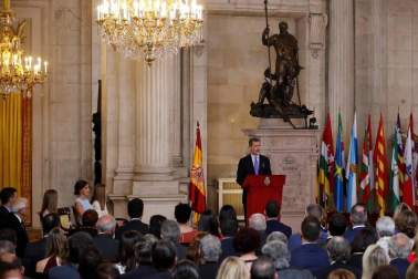 El Rey Felipe VI ha querido celebrar el quinto aniversario de su coronación condecorando con la Orden del Mérito Civil a 41 ciudadanos "ejemplares", procedentes de toda España