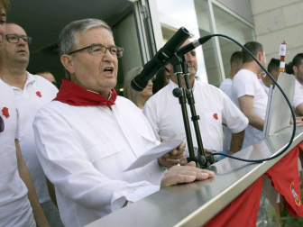 El presidente del Mutilvera y dos de los capitanes se encargaron de lanzar el cohete.