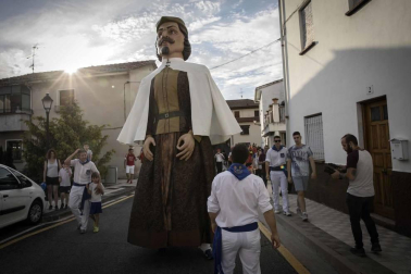 El presidente del Mutilvera y dos de los capitanes se encargaron de lanzar el cohete.