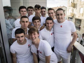 El presidente del Mutilvera y dos de los capitanes se encargaron de lanzar el cohete.