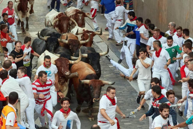 Imágenes del octavo encierro de los Sanfermines de 2018, con toros de la ganadería Miura.