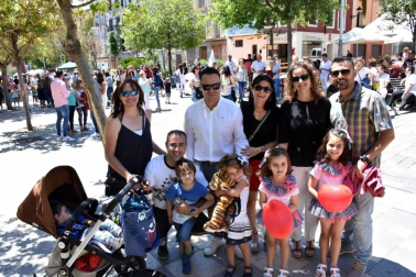 El 14 y 15 de junio Tudela acogió uno de los festivales musicales más esperados del año, el 'Ribera sound', con la presencia de artistas como Fangoria, Mago de Oz, El columpio asesino o Celtas cortos. Además, se desarrollaron durante el día otras actividades paralelas. ¡Click! se acercó la mañana del sábado a la calle Herrerías y el Paseo del Queiles.