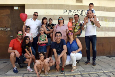 El 14 y 15 de junio Tudela acogió uno de los festivales musicales más esperados del año, el 'Ribera sound', con la presencia de artistas como Fangoria, Mago de Oz, El columpio asesino o Celtas cortos. Además, se desarrollaron durante el día otras actividades paralelas. ¡Click! se acercó la mañana del sábado a la calle Herrerías y el Paseo del Queiles.