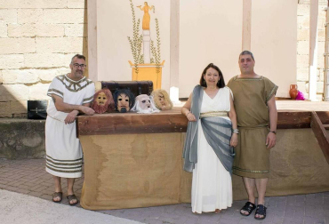 Mendigorría ha celebrado del 14 al 16 de junio el XVIII Festival Romano de Andelos. Durante estos días se organizaron diferentes actividades lúdicas que trasformaron este pueblo, situado en la Merindad de Olite, y le hicieron viajar 2.000 años atrás. Entre ellas, se incluyeron tres visitas guiadas al yacimiento histórico que da nombre al evento.