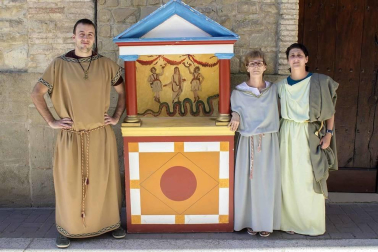 Mendigorría ha celebrado del 14 al 16 de junio el XVIII Festival Romano de Andelos. Durante estos días se organizaron diferentes actividades lúdicas que trasformaron este pueblo, situado en la Merindad de Olite, y le hicieron viajar 2.000 años atrás. Entre ellas, se incluyeron tres visitas guiadas al yacimiento histórico que da nombre al evento.
