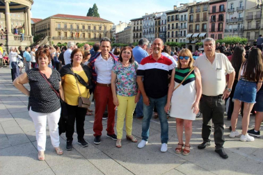 La Banda Municipal de Música La Pamplonesa ha organizado el programa Ifob 2019, un festival internacional de bandas que ha permitido a los pamploneses disfrutar de conciertos, desfiles, conferencias, clases magistrales, talleres y una feria de exposiciones: todo alrededor de las bandas de música. La cámara de ¡Click! salió por las calles del centro el domingo 16 para compartir el ambiente festivo y musical de este evento.