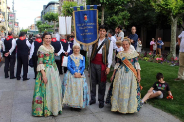 La Banda Municipal de Música La Pamplonesa ha organizado el programa Ifob 2019, un festival internacional de bandas que ha permitido a los pamploneses disfrutar de conciertos, desfiles, conferencias, clases magistrales, talleres y una feria de exposiciones: todo alrededor de las bandas de música. La cámara de ¡Click! salió por las calles del centro el domingo 16 para compartir el ambiente festivo y musical de este evento.