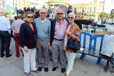 La Banda Municipal de Música La Pamplonesa ha organizado el programa Ifob 2019, un festival internacional de bandas que ha permitido a los pamploneses disfrutar de conciertos, desfiles, conferencias, clases magistrales, talleres y una feria de exposiciones: todo alrededor de las bandas de música. La cámara de ¡Click! salió por las calles del centro el domingo 16 para compartir el ambiente festivo y musical de este evento.