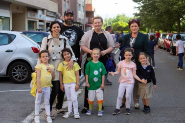 El viernes 14 de junio el barrio pamplonés de Azpilagaña se reunió en la plaza Luis Morondo para dar inicio a sus fiestas con el tradicional chupinazo, en la que participó la comparsa de gigantes Gartxot, impulsada por el propio vecindario. La fiesta se trasladó posteriormente a la carpa, donde se celebró una cena popular y un concierto.