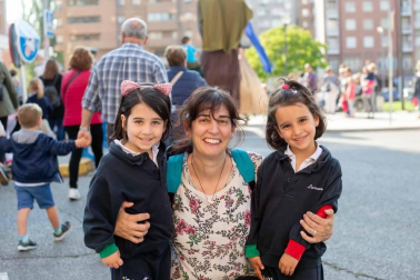 El viernes 14 de junio el barrio pamplonés de Azpilagaña se reunió en la plaza Luis Morondo para dar inicio a sus fiestas con el tradicional chupinazo, en la que participó la comparsa de gigantes Gartxot, impulsada por el propio vecindario. La fiesta se trasladó posteriormente a la carpa, donde se celebró una cena popular y un concierto.
