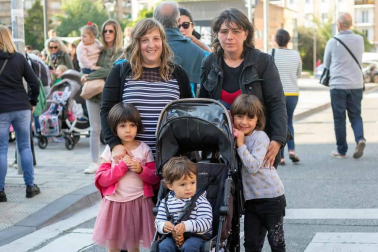 El viernes 14 de junio el barrio pamplonés de Azpilagaña se reunió en la plaza Luis Morondo para dar inicio a sus fiestas con el tradicional chupinazo, en la que participó la comparsa de gigantes Gartxot, impulsada por el propio vecindario. La fiesta se trasladó posteriormente a la carpa, donde se celebró una cena popular y un concierto.