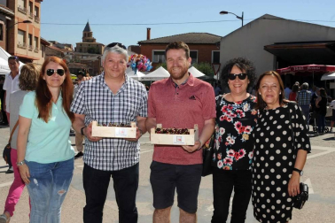 El domingo 16 de junio, Milagro volvió a convertirse en la capital de la cereza con la puesta en marcha de la vigésima edición del día dedicado a esta exquisita fruta. Alrededor de 15.000 personas acudieron a la cita, en la que además de los puestos de venta instalados en la calle se pudo disfrutar de variadas actividades como concurso de postres, conciertos, actuaciones o paseos en calesa hasta los huertos de cereza.