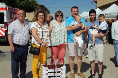 El domingo 16 de junio, Milagro volvió a convertirse en la capital de la cereza con la puesta en marcha de la vigésima edición del día dedicado a esta exquisita fruta. Alrededor de 15.000 personas acudieron a la cita, en la que además de los puestos de venta instalados en la calle se pudo disfrutar de variadas actividades como concurso de postres, conciertos, actuaciones o paseos en calesa hasta los huertos de cereza.